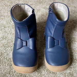 L’amour bow boots navy size 10